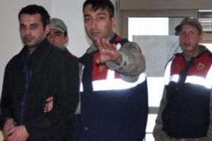 Babasının boğazını kesen &uuml;nl&uuml; oyuncu i&ccedil;in karar verildi