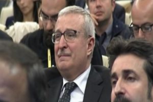 Davutoğlu konuşurken g&ouml;zyaşlarını tutamadı