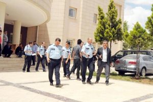 Şanlıurfa adliyesinde kavga: 10 g&ouml;zaltı