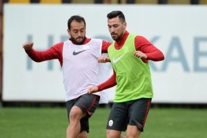 Galatasaray, Beşiktaş ma&ccedil;ı hazırlıklarına ara vermeden başladı