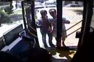 O m&uuml;d&uuml;r, otob&uuml;s şof&ouml;r&uuml; ile b&ouml;yle tartışmış