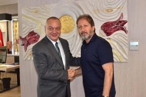 Manisaspor'da olağan&uuml;st&uuml; kongre &ccedil;ağrısı