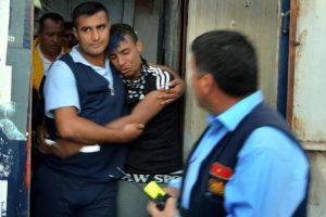 İntihara kalkıştı, ikna eden itfaiyeciye sarılıp ağladı