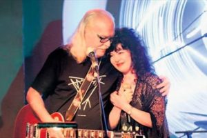 Sanat&ccedil;ı dostları Cahit Berkay i&ccedil;in yine buluştu...