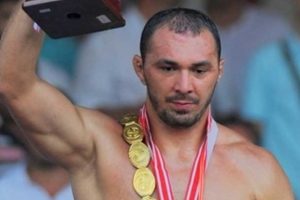 Ali G&uuml;rb&uuml;z er meydanına &ccedil;ıkıyor