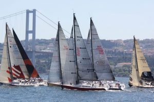 İstanbul Boğazı'nda yelken heyecanı