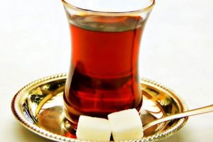 Şekerli &ccedil;ay, gazlı i&ccedil;eceklerden daha zararlı