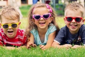 &Ccedil;ocuklarda g&uuml;neş g&ouml;zl&uuml;ğ&uuml; kullanımı nasıl olmalı?
