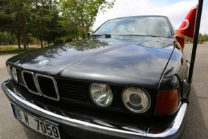 Turgut &Ouml;zal'ın otomobili satışa &ccedil;ıkarıldı