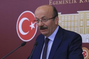 Bekaroğlu'ndan Davutoğlu iddiası: "Hırslıdır, uygun zamanı bekleyecek"