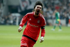 Galatasaray - Beşiktaş derbisi kalecilerin ma&ccedil;ı olacak