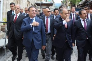 Bakanlardan Bursa'da ter&ouml;r saldırısında zarar g&ouml;ren esnafa ziyaret
