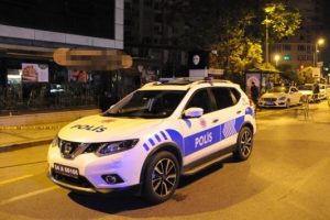 İstanbul'da &uuml;nl&uuml; gece kul&uuml;b&uuml;ne silahlı saldırı: 1'i ağır 2 yaralı