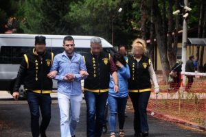 Polis, fuhuş tuzağına d&uuml;ş&uuml;r&uuml;len 2 kızı kurtardı
