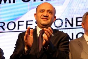 "Aslında başkanlık sistemine ge&ccedil;ildi"