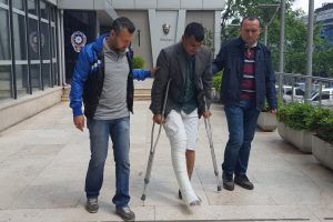 Telefon dolandırıcısı Bursa'da ka&ccedil;arken ayağını kırdı
