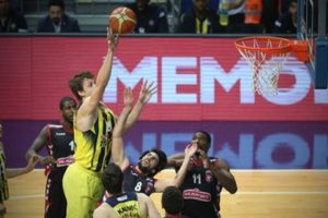 Fenerbah&ccedil;e normal sezonu farklı galibiyetle bitirdi