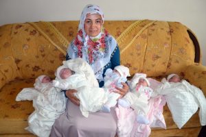 Anneler G&uuml;n&uuml;'n&uuml; Bursa'da doğan beşizleriyle kutladı