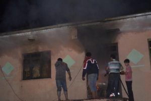 Elektrik kontağı samanlığı tutuşturdu