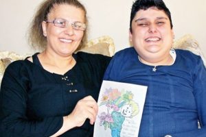 Bitkisel hayata giren oğlunu ayağa kaldırdı