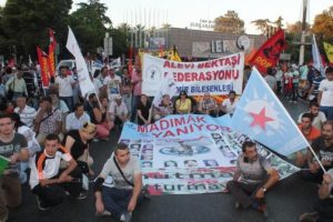 Bir g&uuml;nl&uuml;k g&ouml;zaltına, 100 lira tazminat