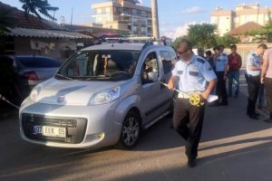 4 yaşındaki &ccedil;ocuk kamyonetin altında can verdi