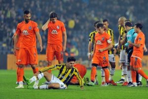 Başakşehir, Fenerbah&ccedil;e'ye ge&ccedil;it vermiyor