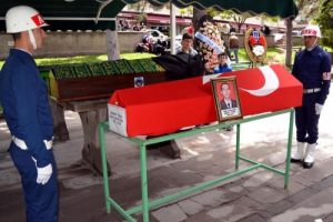 Bursa'da eşi tarafından &ouml;ld&uuml;r&uuml;len Uzman &Ccedil;avuş son yolculuğuna uğurlandı