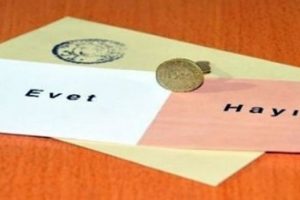 T&uuml;rkiye başkanlık sistemine 'hayır', anayasa değişikliğine 'evet' dedi