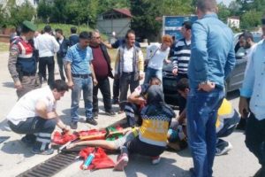 Otomobil motosikletle &ccedil;arpıştı: 2 yaralı