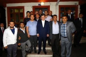Başbakan Davutoğlu, taksi duraklarını ziyaret etti