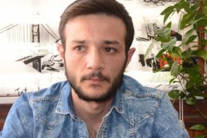 Yıllardır aradığı kayıp babasını, annesi ve amcasının &ouml;ld&uuml;rd&uuml;ğ&uuml;n&uuml; &ouml;ğrendi