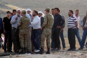 Şanlıurfa'da silahlar &ccedil;ekildi! Akraba iki grup arasında &ccedil;atışma