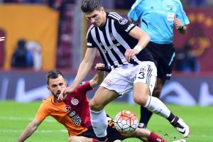 Derbide ilk yarıda gol sesi &ccedil;ıkmadı!