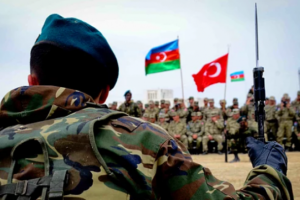 Azerbaycan'da &ccedil;atışma! 1 asker hayatını kaybetti...