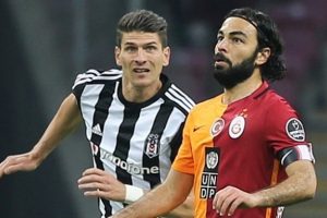 Gomez, Beşiktaş formasıyla en &ccedil;ok gol atan yabancı rekorunu egale etti