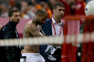 Debinin ardından Galatasaray trib&uuml;nlerinde Quaresma gerginliği