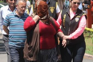 Rezalet! Eşine fuhuş yaptıran 'koca' ve 'aracı' yakalandı!