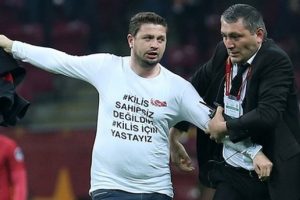 Derbi i&ccedil;in sahaya taraftar girer bahsi a&ccedil;ıldı mı?