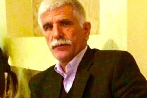 Trafik ışıklarına &ccedil;arpan kamyonetin s&uuml;r&uuml;c&uuml;s&uuml; &ouml;ld&uuml;