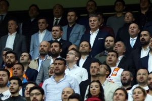 'Oğlum ne yapıyorsunuz, sakin olun!'