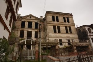 Bursa'da asırlık taş mektep hayat buluyor