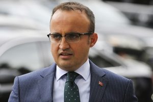 Ak Partili B&uuml;lent Turan yeni Başbakan i&ccedil;in kritik tarihi verdi