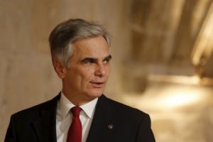 Avrupa'yı sarsan istifa: Avusturya Başbakanı Faymann bıraktı