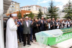 Tunceli'deki kazada &ouml;len &ouml;ğretmen toprağa verildi