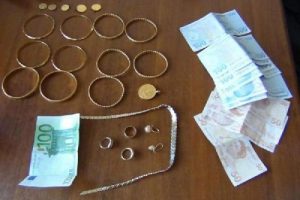 70 yaşındaki kadını ikinci kez dolandırmaya kalkınca yakalandılar