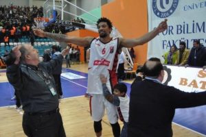 Uşak Sportif'li Birch, T&uuml;rkiye'ye rakip olacak