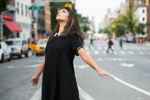 Bu kadın depremleri anında hissedebiliyor