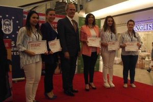 Bursa'da AVM &ccedil;alışanlarına işaret dili eğitimi