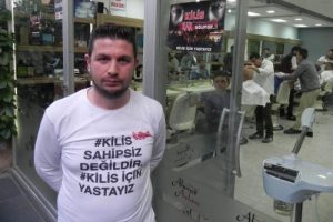 Derbide sahaya giren kuaf&ouml;re destek yağıyor